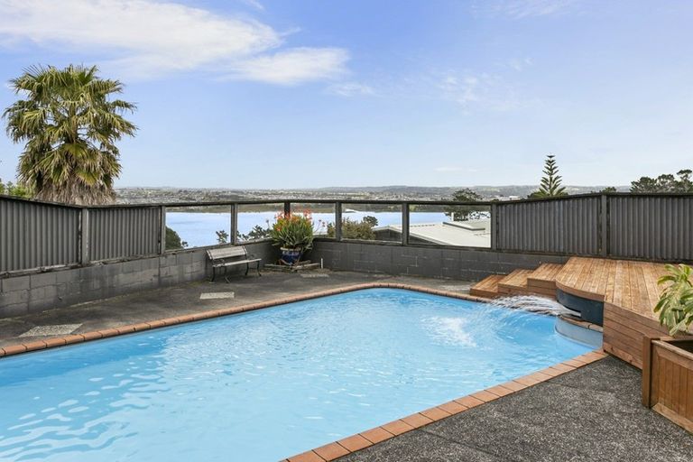 Photo of property in 11 Hadfield Street, Beach Haven, Auckland, 0626