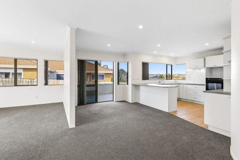 Photo of property in 53 Kath Hopper Drive, Orewa, 0931