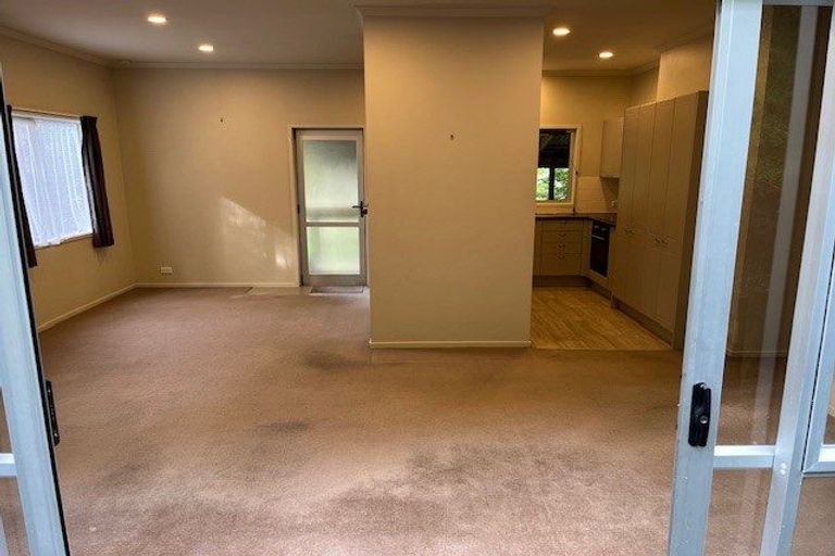 Photo of property in 11 Whangaparaoa Road, Red Beach, 0932