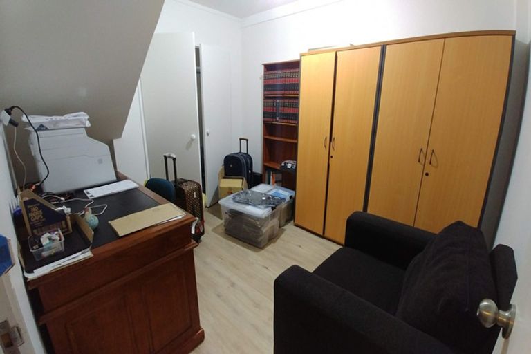 Photo of property in 2/325 Glenfield Road, Glenfield, Auckland, 0629