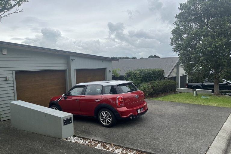 Photo of property in 1 Stockyard Crescent, Pukekohe, 2120
