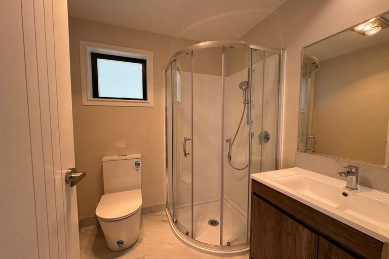 Photo of property in 2 Don Oliver Lane, Glen Eden, 0602