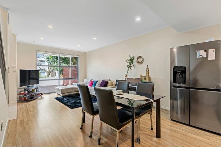 Photo of property in 42 Figaro Crescent, Takanini, 2112