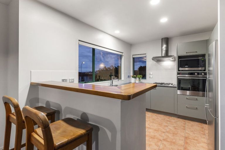 Photo of property in 5 Baulcomb Parade, Windsor Park, Auckland, 0632