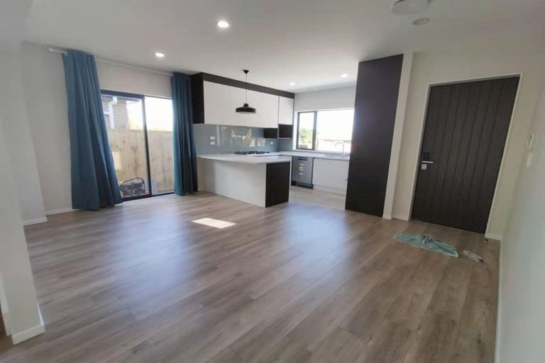 Photo of property in 26 Golfland Drive, Golflands, Auckland, 2013