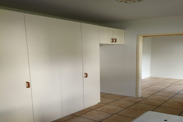 Photo of property in 23 Edgeworth Road, Glenfield, Auckland, 0629