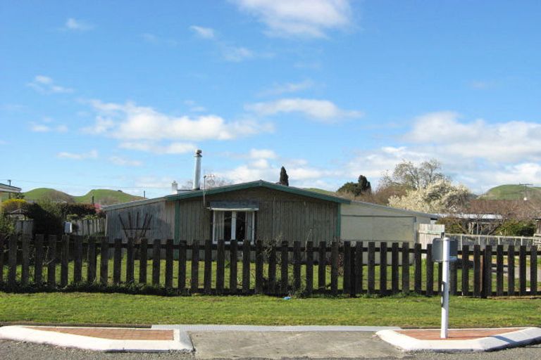 Photo of property in 22 Charles Street, Takapau, 4203