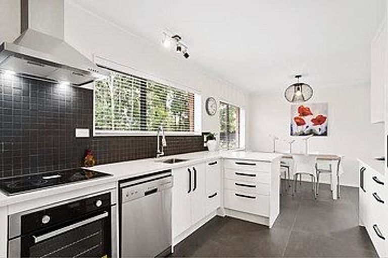 Photo of property in 2/303a Great North Road, Henderson, Auckland, 0612