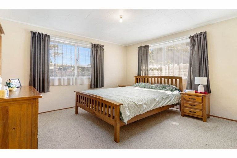 Photo of property in 24 Leaver Place, Weymouth, Auckland, 2103