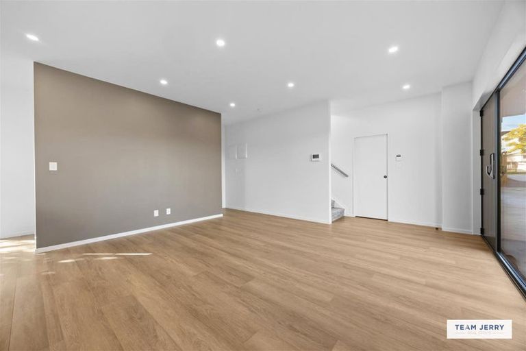 Photo of property in 339c Bucklands Beach Road, Bucklands Beach, Auckland, 2012