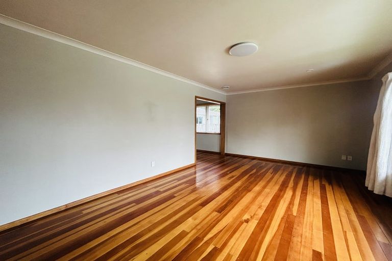 Photo of property in 43 Neil Avenue, Te Atatu Peninsula, Auckland, 0610