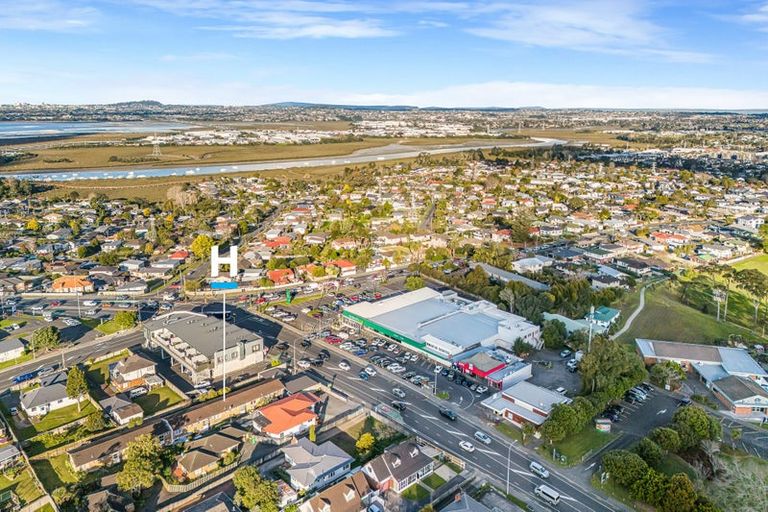 Photo of property in 3/222 Edmonton Road, Te Atatu South, Auckland, 0610