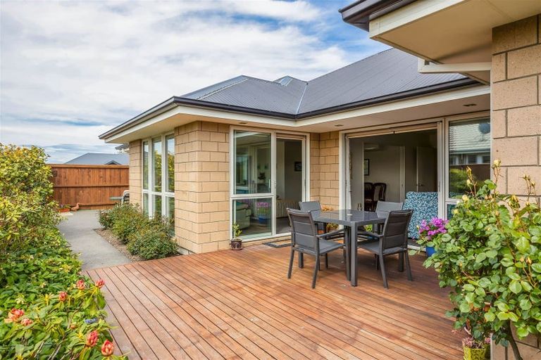 Photo of property in 17 Walnut Way, Rangiora, 7400