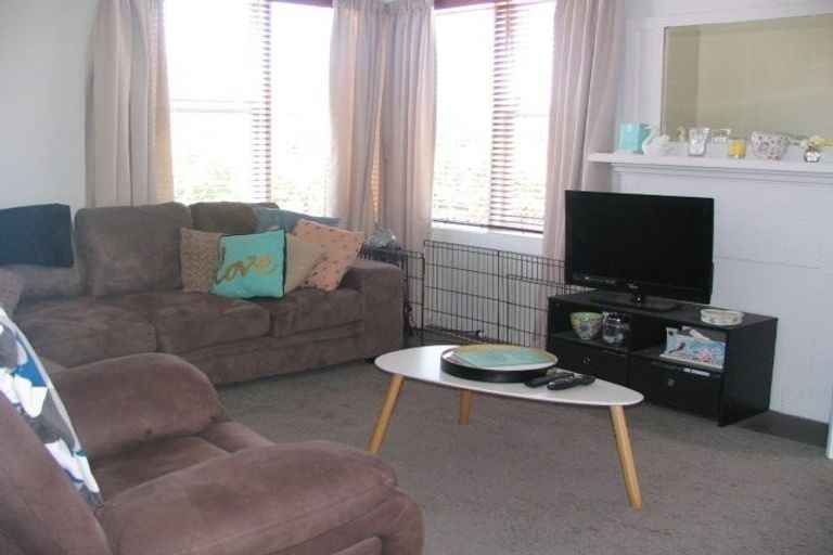 Photo of property in 1/12 Northumberland Avenue, Belmont, Auckland, 0622