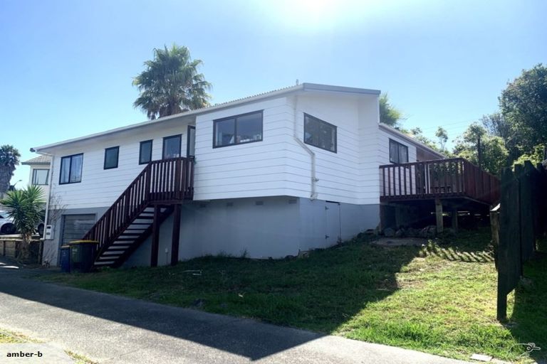 Photo of property in 18 Loughanure Place, Massey, Auckland, 0614