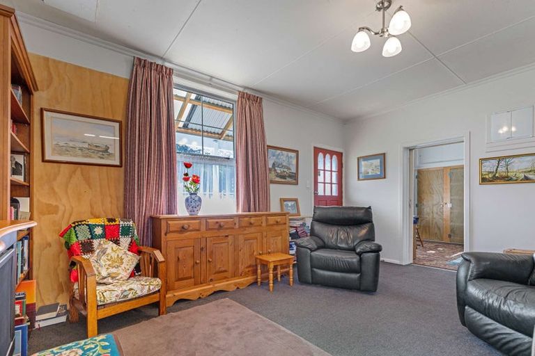 Photo of property in 8 Paraekaretu Street, Hunterville, 4730