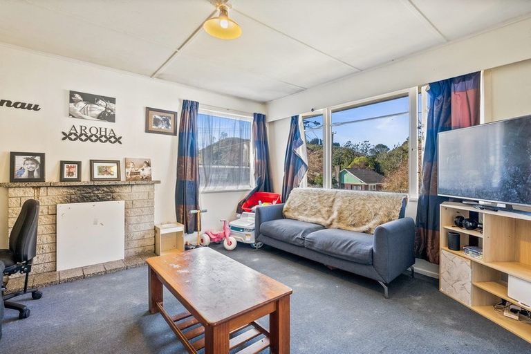Photo of property in 16 Sunny Grove, Wainuiomata, Lower Hutt, 5014