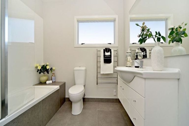 Photo of property in 12 Barnard Place, Manurewa East, Auckland, 2102