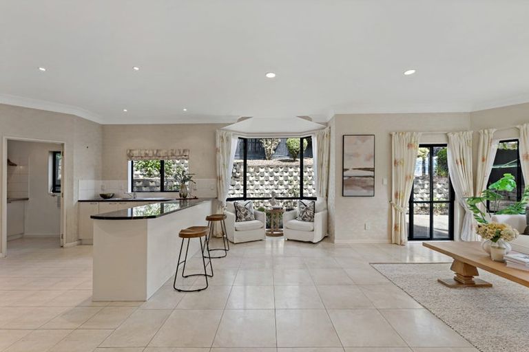 Photo of property in 15 Tumbridge Place, Somerville, Auckland, 2014