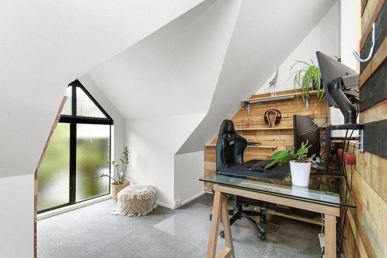 Photo of property in 1 Avonlea Grove, Belmont, Lower Hutt, 5010