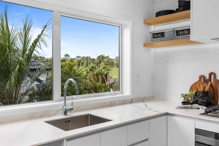 Photo of property in 3/35 John Court Street, Birkenhead, Auckland, 0626