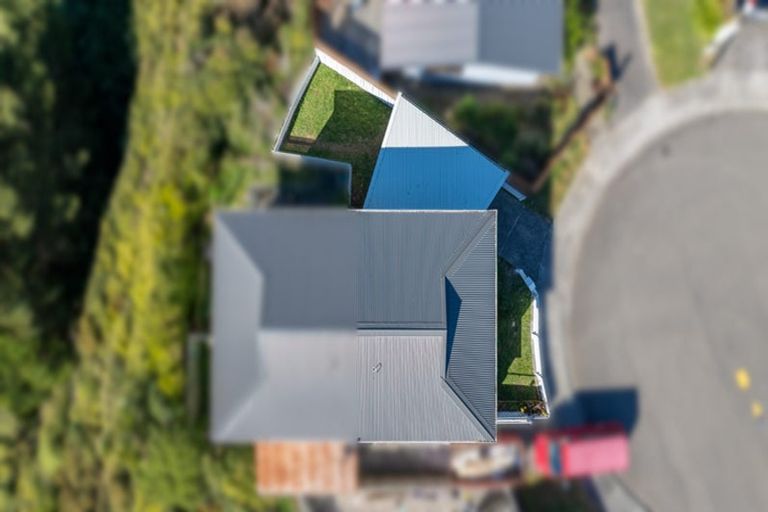 Photo of property in 43a Sunhaven Drive, Newlands, Wellington, 6037