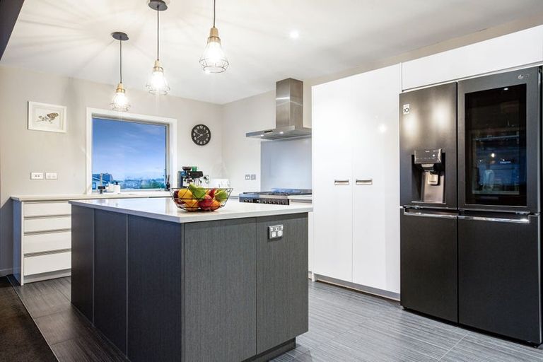 Photo of property in 7 Aoraki Rise, Aotea, Porirua, 5024