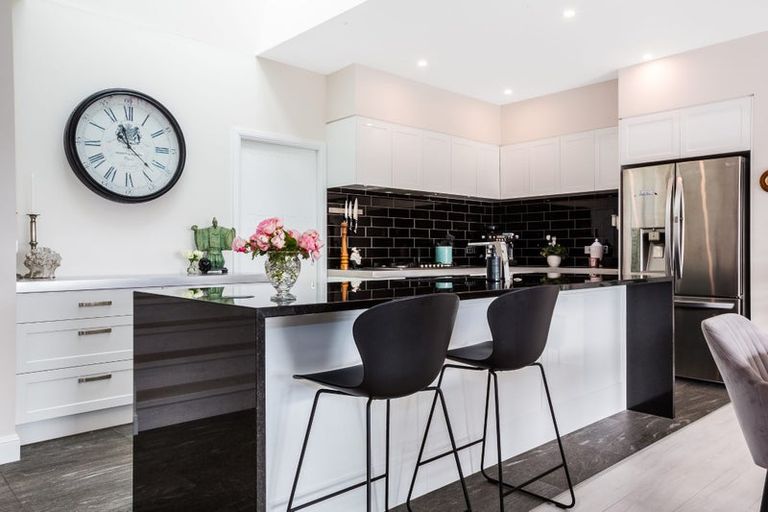 Photo of property in 10 Madeira Close, Whitby, Porirua, 5024