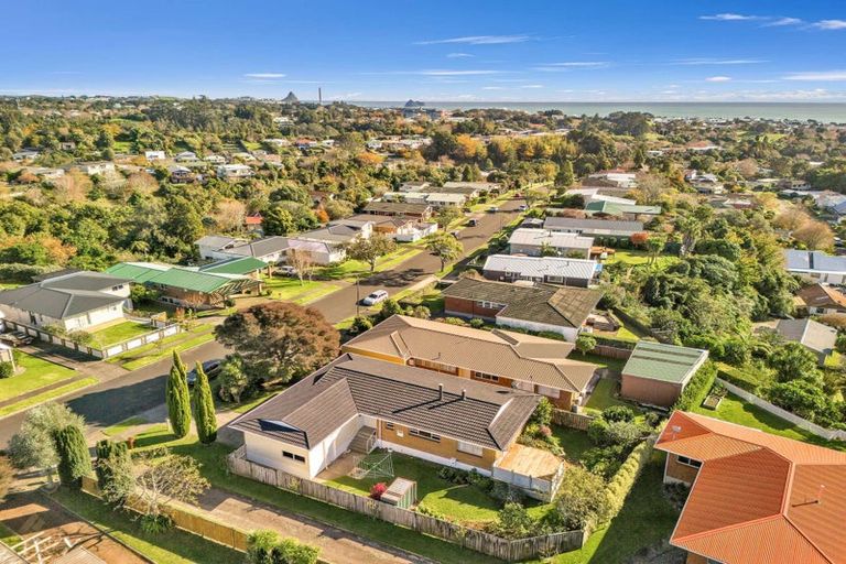 Photo of property in 39 Nevada Drive, Merrilands, New Plymouth, 4312