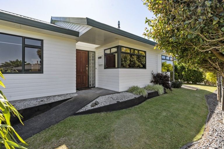 Photo of property in 5 Maple Crescent, Whalers Gate, New Plymouth, 4310