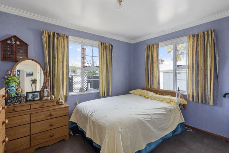 Photo of property in 94 Bartholomew Road, Levin, 5510