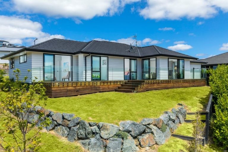 Photo of property in 2 Ruth Craig Place, Stanmore Bay, Whangaparaoa, 0932