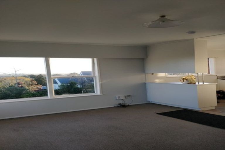 Photo of property in 2/6 Stanley Road, Glenfield, Auckland, 0629