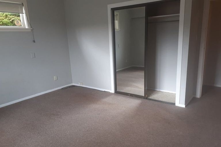 Photo of property in 32 Castle Crescent, Stokes Valley, Lower Hutt, 5019