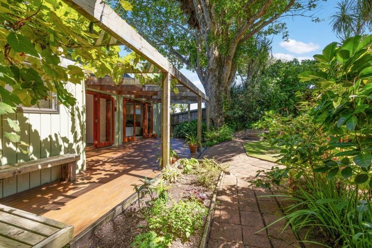 Photo of property in 11 Clinton Road, Tawharanui Peninsula, Warkworth, 0986