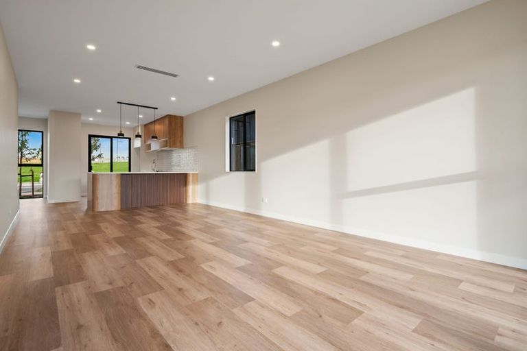 Photo of property in 16 Coopworth Street, Karaka, 2580