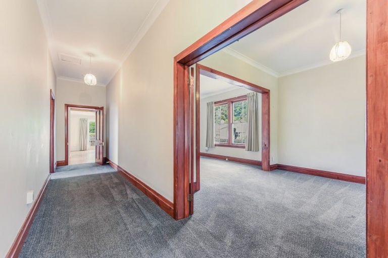 Photo of property in 24 Devon Street, Picton, 7220
