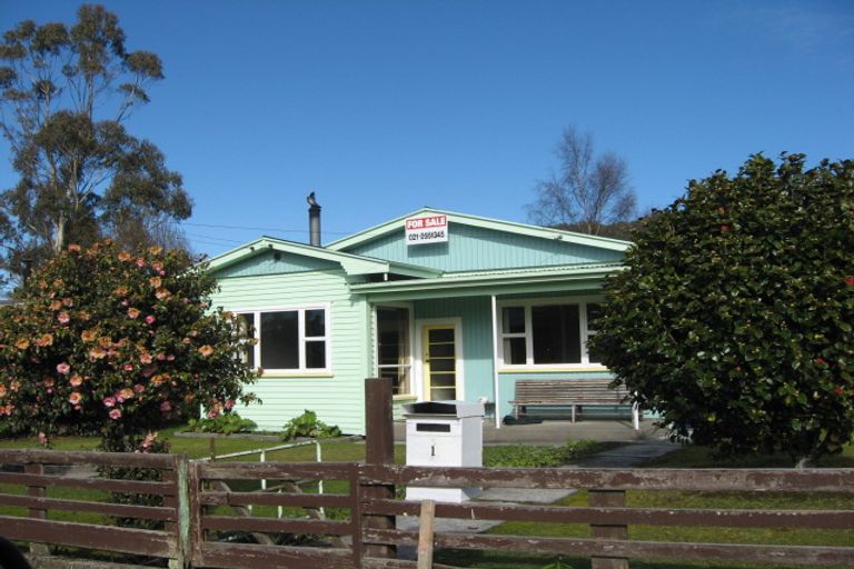Photo of property in 1 Dawes Street, Blackball, 7804