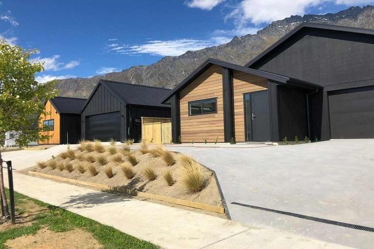 Photo of property in 55 Corriedale Road, Jacks Point, 9371