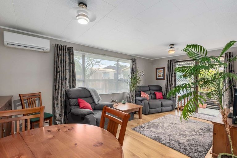 Photo of property in 2/38 Barrys Road, Glendene, Auckland, 0602