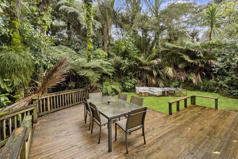 Photo of property in 139 Woodlands Park Road, Titirangi, Auckland, 0604