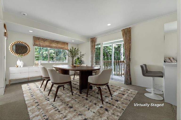 Photo of property in 100 Eugenia Rise, Goodwood Heights, Auckland, 2105