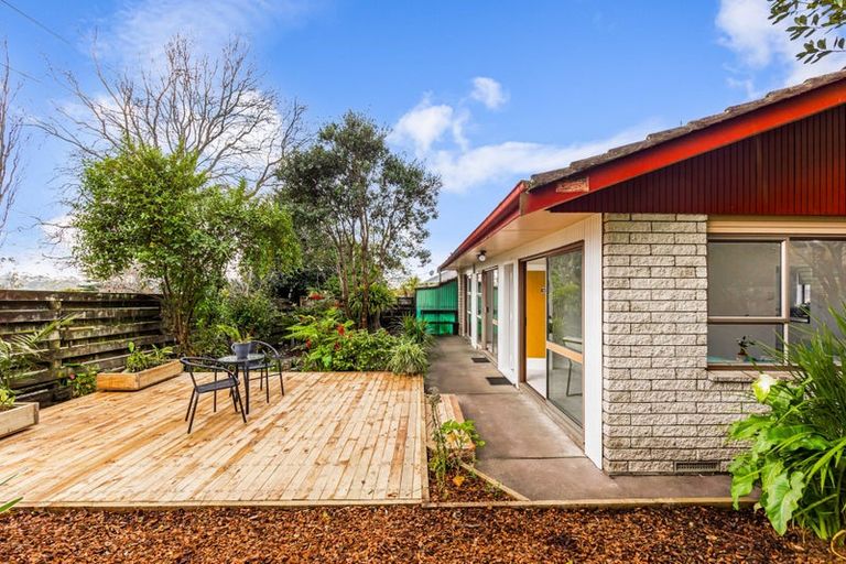 Photo of property in 1/15 Evans Road, Glen Eden, Auckland, 0602