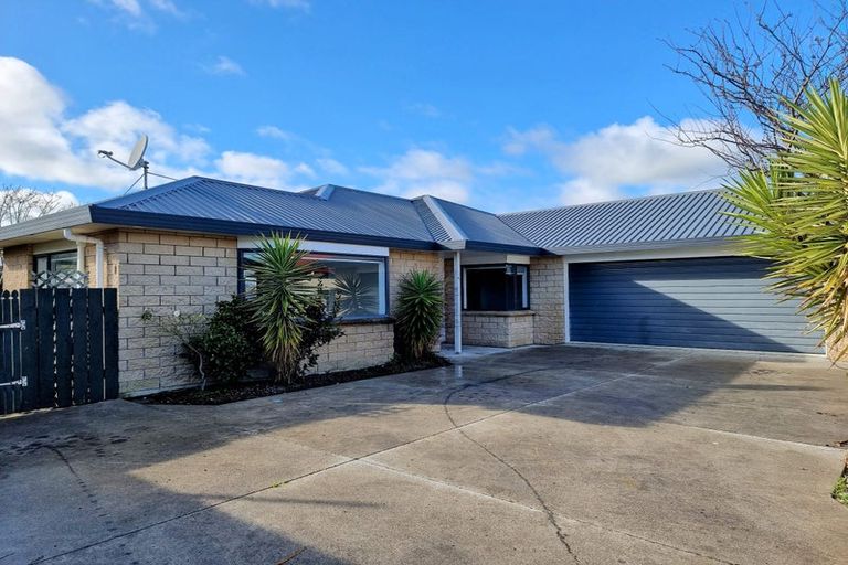 Photo of property in 8a Battersea Place, Roslyn, Palmerston North, 4414