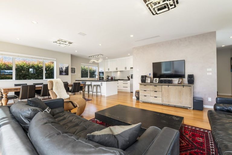 Photo of property in 33 Caldera Drive, Long Bay, Auckland, 0630