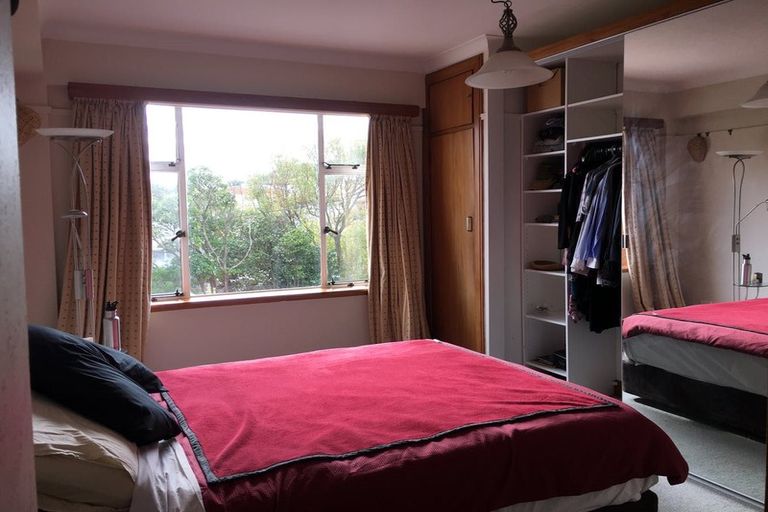 Photo of property in Owd Trafford Flats, 17 Brougham Street, Mount Victoria, Wellington, 6011