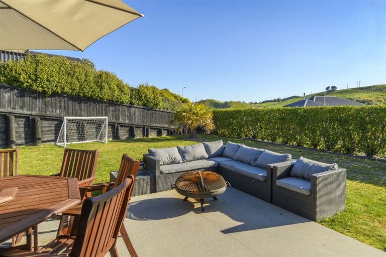 Photo of property in 39 Ballintoy Park Drive, Welcome Bay, Tauranga, 3175