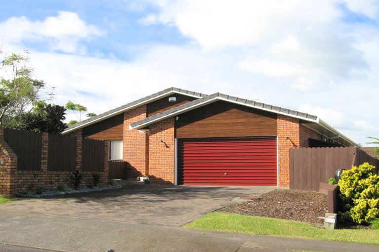 Photo of property in 8 Billabong Place, Botany Downs, Auckland, 2010