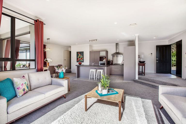 Photo of property in 8 Beirut Court, The Gardens, Auckland, 2105