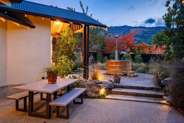 Photo of property in 92 Meadowstone Drive, Wanaka, 9305